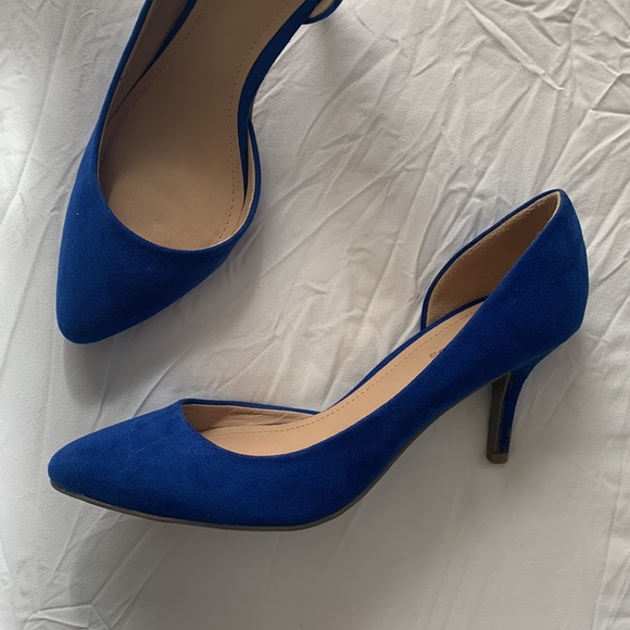 Candie's Shoes - faux velvet blue heels